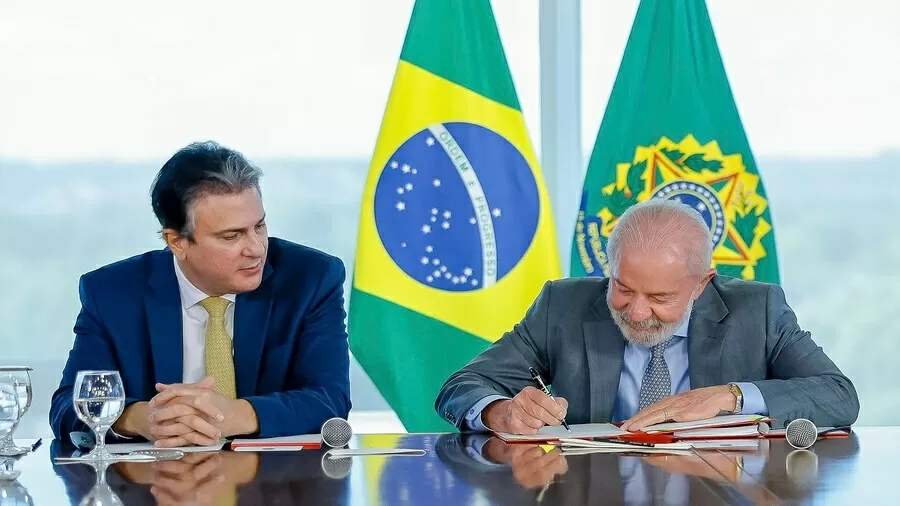 Lula assina Decreto EAD