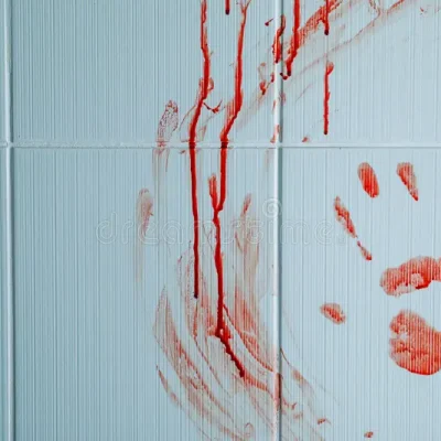 manchas-de-sangue-com-cópia-da-palma-na-parede-leve-151284167